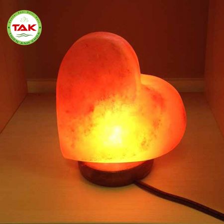 Đèn đá muối hình trái tim Đèn đá muối hình trái tim