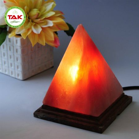Đèn đá muối hình chóp Đèn đá muối hình chóp